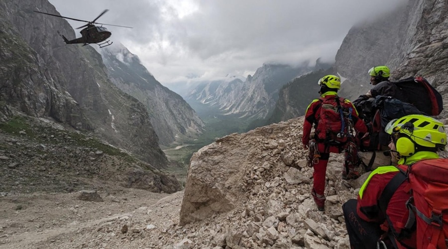 Reševalci so na 1800 metrih iskali Francoza, pomagal je tudi helikopter (foto: Facebook/Gorska Reševalna Zveza Slovenije)