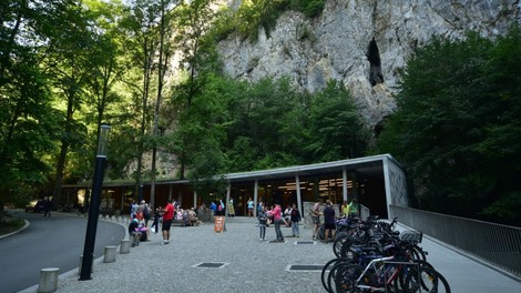 Mama se je z dvema otrokoma pognala v smrt (zgodilo se je na priljubljeni turistični točki)