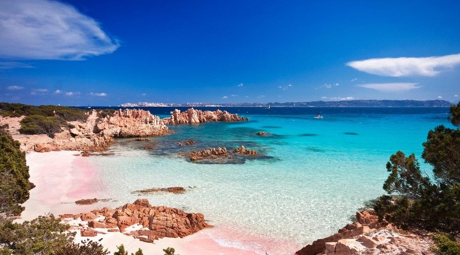 Naši sosedi vam bodo za sprehod po tej plaži zaračunali več tisoč evrov (foto: Profimedia)