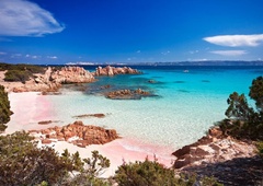 Naši sosedi vam bodo za sprehod po tej plaži zaračunali več tisoč evrov