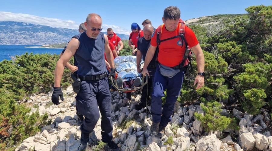 Čudež na Pagu: štirje moški preživeli brodolom s pitjem svojega urina (foto: Facebook/HGSS - Hrvatska Gorska Služba Spašavanja)