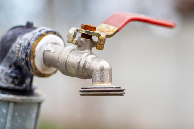 Ponekod na Primorskem motena oskrba z vodo: izpad bo trajal še nekaj časa