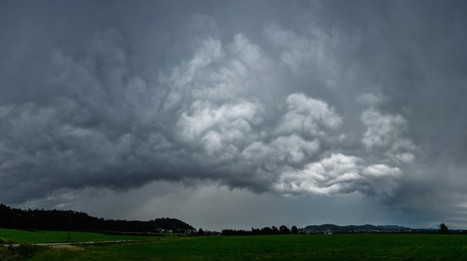 Prihajajo krajevne plohe in nevihte: na teh območjih so mogoča razlivanja (foto: Facebook/Neurje.si/Gorazd Bizjan)