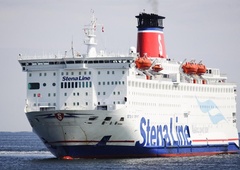 Sedemletni deček, ki ga je s trajekta porinila mama, naj bi bil na invalidskem vozičku