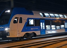 Nesreča v Medvodah: vlak trčil v 24-letnika, ki se bori za življenje