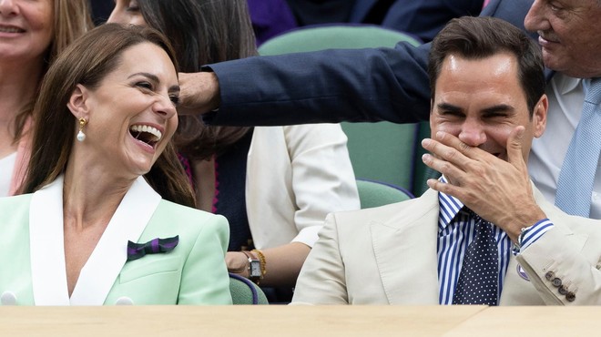 FOTO: Kate Middleton ob tenisaču Federerju ni snela nasmeha z obraza (njegova žena je ves čas poskušala biti del pogovora) (foto: Profimedia)