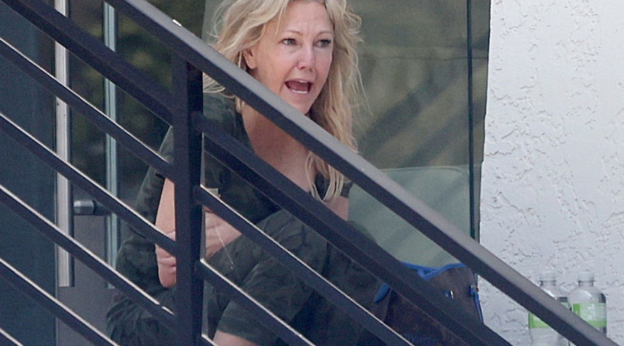 Oboževalci zaskrbljeni: Heather Locklear skoraj neprepoznavna na ulici govorila sama s sabo (FOTO) (foto: Profimedia)