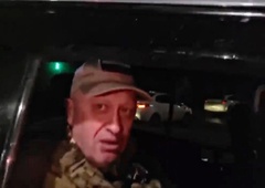 Lasulje, milijoni dolarjev, fotografije odrezanih glav ... Poglejte, kaj vse so našli v Prigožinovi hiši (FOTO)