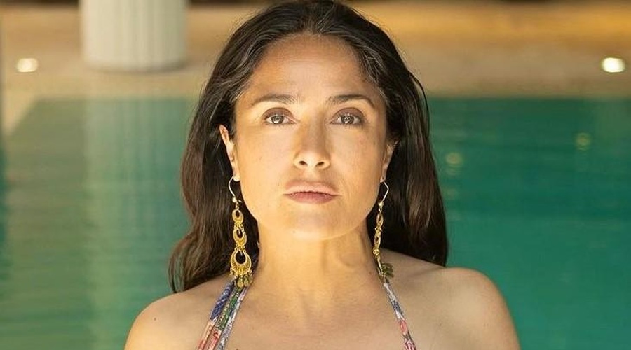 Ostali so odprtih ust: Salma Hayek s fotografijo ob svetovnem dnevu bikinijev skoraj 'zažgala' splet (foto: Instagram/Salma Hayek)