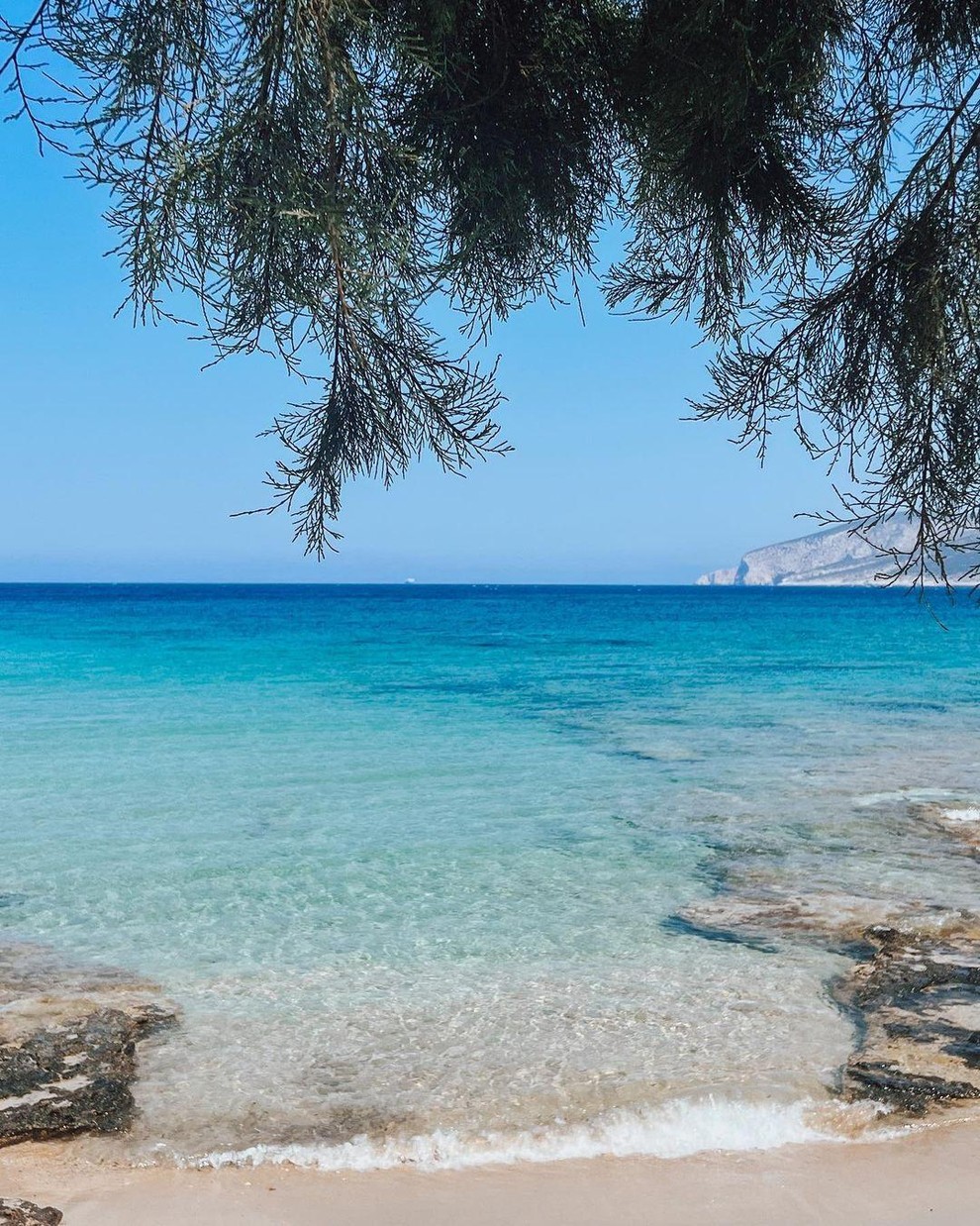 Pokazala je, da z družino neizmerno uživajo v turkiznem morju, raziskujejo plaže, se sladkajo s sadjem in beležijo nepozabne trenutke, …