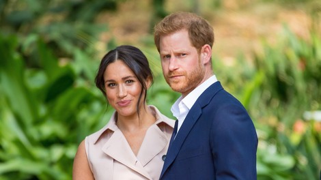 Hčerka Meghan Markle prvič v javnosti: poglejte, s kakšno opravo se je poklonila svojemu očetu