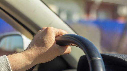 Voznik z Balkana se temu preprosto ni mogel upreti: z jeklenim konjičkom naredil nekaj, kar številnim ne bi padlo na pamet (in krepko nasmejal)