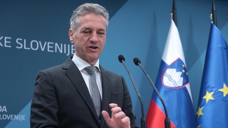Poplavni ukrepi: Robert Golob obljublja več denarja od ocenjene škode