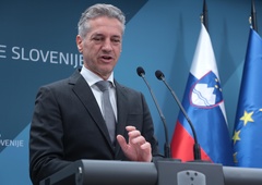 Poplavni ukrepi: Robert Golob obljublja več denarja od ocenjene škode