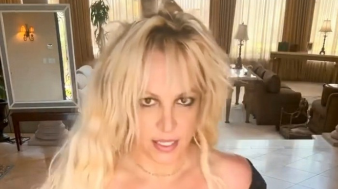 Britney Spears v šoku: varnostnik jo je z udarcem zbil na tla (foto: Profimedia)
