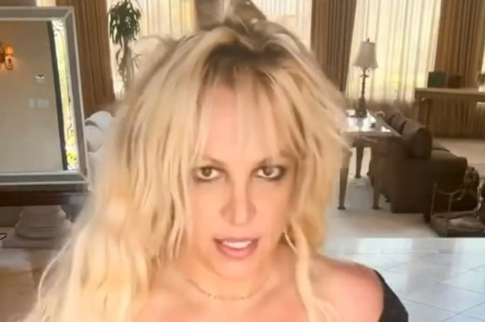 Britney Spears v šoku: varnostnik jo je z udarcem zbil na tla (foto: Profimedia)