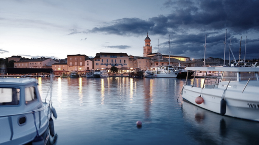 Neobičajna prošnja z otoka Krka: "Veste, kdo je model na posnetku? Sporočamo mu tole ..." (Ponudba je naravnost neverjetna)