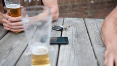 Nova pravila za voznike: že en kozarec bi lahko bil preveč