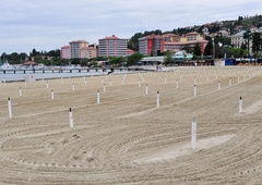 Plaže v Portorožu in Piranu samevajo: "Ni omembe vrednih dogodkov, v ta kraj že dolgo nihče ne vlaga"