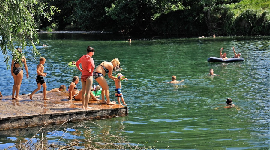 Zemljevid: iščete osvežitev v naravi? To so naravna kopališča v Sloveniji, kjer je kopanje dovoljeno (preverite le, kakšna je kakovost vode) (foto: Bobo)
