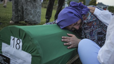 Evropski dan spomina na žrtve genocida v Srebrenici: pokopali bodo dečka, ki je bil star komaj 15 let ...