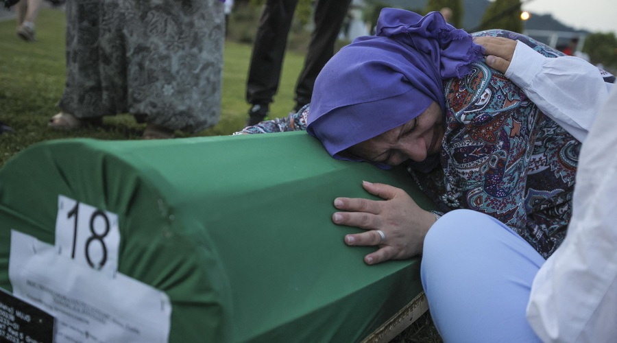 Evropski dan spomina na žrtve genocida v Srebrenici: pokopali bodo dečka, ki je bil star komaj 15 let ... (foto: Profimedia)