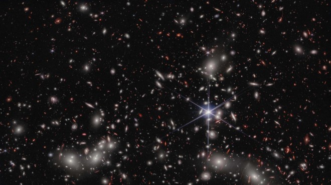 Vesoljski teleskop James Webb odkril najbolj oddaljeno črno luknjo do zdaj (foto: Profimedia)