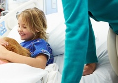 Prvič v Evropi: otroška bolnišnica postala dom prav posebnim živalim