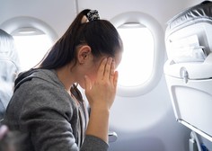 Zakaj bi se morali na letalu izogniti sedežu ob oknu? (vpliva na vaše zdravje)