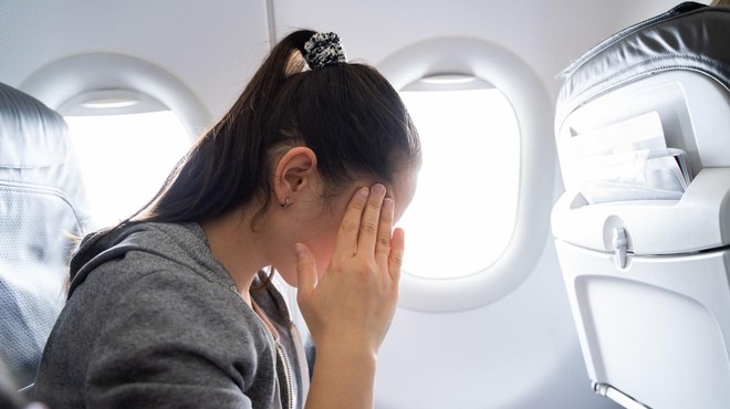 Zakaj bi se morali na letalu izogniti sedežu ob oknu? (vpliva na vaše zdravje) (foto: Profimedia)