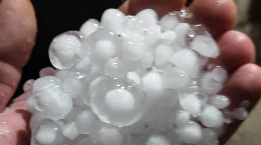 FOTO: Silovite nevihte po vsej Sloveniji, manjkala ni niti toča (foto: Twitter/vanfranco)