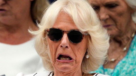 Neverjetna podobnost! Britanska kraljica v Wimbledonu s sestro, ki je skoraj kot njena kopija (FOTO)