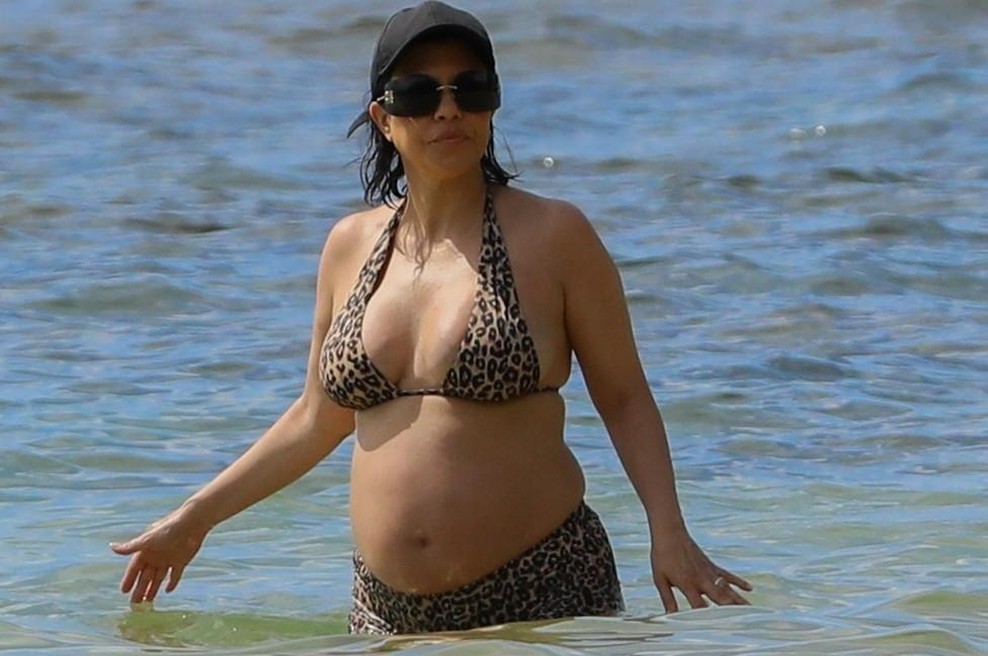 Paparacem padla sekira v med: zvezdnico ujeli, kako ponosno razkazuje nosečniški trebuh (FOTO) (foto: Profimedia)