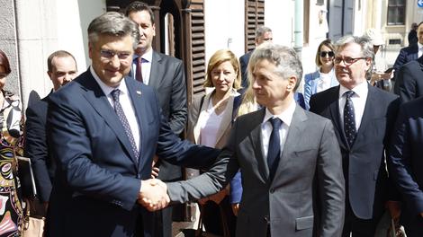 Škandal brez primere: premier udrihal po svojih političnih nasprotnikih, posnetek pricurljal v javnost