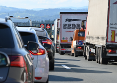 Pozor, ljubljanska obvoznica zaprta zaradi trčenja več vozil (huda prometna nesreča tudi na primorski avtocesti)