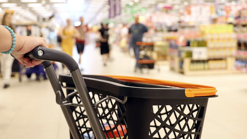 Izdelke umikajo kot po tekočem traku: v enem so zdaj odkrili nevarno bakterijo