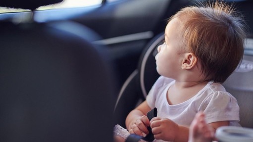 Po koliko časa na soncu se avto spremeni v smrtonosno kletko za otroka? (Strokovnjaki razkrili osupljive podatke)