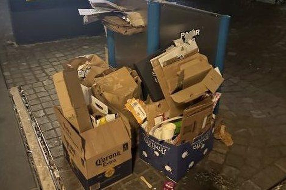 Kupi smeti v centru Ljubljane: "Ljudje izkazujejo svoje nespoštovanje do someščanov in brezbrižnost" (foto: Pobude meščanov)