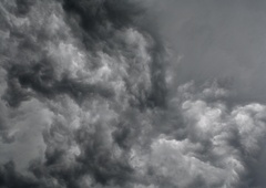 Velike razsežnosti močne nevihtne fronte, ki je divjala po državi: razdelila se je na dva dela, nato pa ... (FOTO)