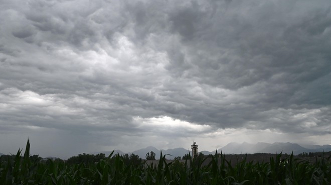 Čaka nas kislo vreme: prihajajo nevihte z nalivi, mogoče je tudi hitro naraščanje hudournikov (foto: Žiga Živulovič jr./Bobo)