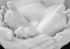 Dojenčka pokončala lastna mama (pet let se je trudila z zanositvijo)