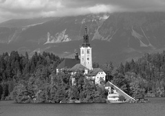 Tragične posledice neurja: v grozljivi nesreči na Bledu umrla ženska