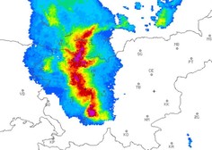 Slovenija spet v rdečem! ARSO izdal najvišje možno opozorilo, nevihtni sistem se premika zelo hitro