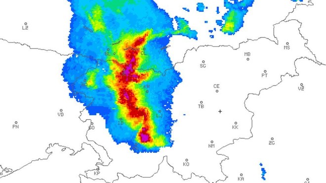 Slovenija spet v rdečem! ARSO izdal najvišje možno opozorilo, nevihtni sistem se premika zelo hitro (foto: ARSO)