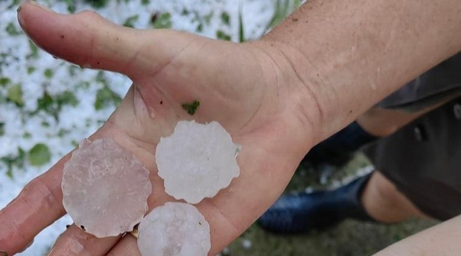Sodni dan v Celju: toča debela kot jajce klestila vse pod sabo, nevihtna celica proti Kranju (VIDEO) (foto: Neurje.si/Facebook/Suzana Jager)