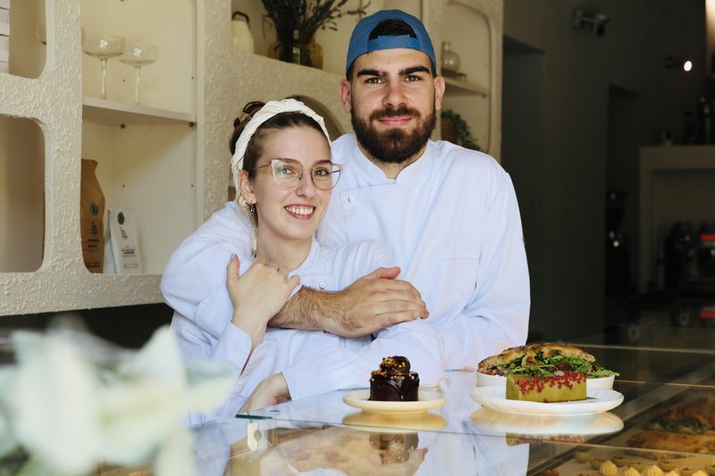 Laura in Bor Rotar, gonilni sili Yauya Patisserie.