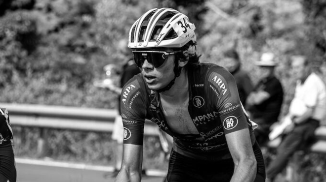 Nova kolesarska tragedija: po hudem padcu med dirko poškodbam podlegel sedemnajstletni kolesar (foto: Twitter/tuttoBICI)