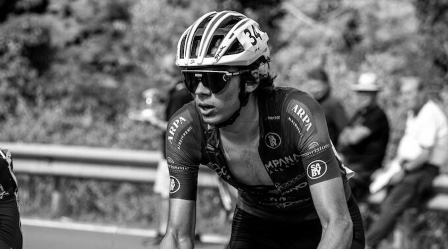 Nova kolesarska tragedija: po hudem padcu med dirko poškodbam podlegel sedemnajstletni kolesar (foto: Twitter/tuttoBICI)