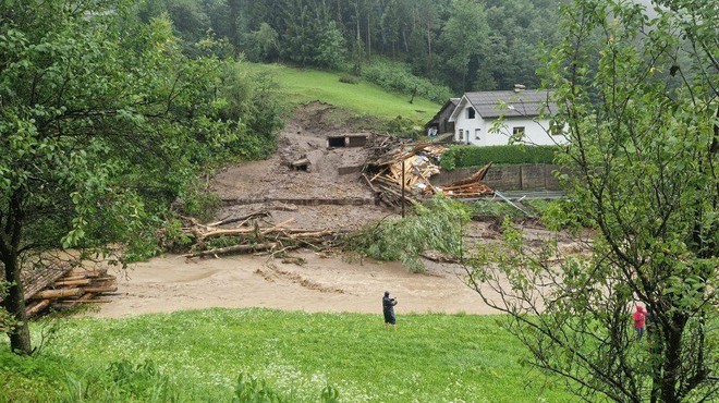 Prizori kot iz grozljivke: zaradi plazov in hudourniških poplav na Koroško prihaja celo slovenska vojska (FOTO) (foto: Gasilci Črna na Koroškem)