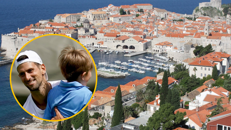 FOTO: Novak Đoković po bolečem porazu v Wimbledonu z družino v Dubrovniku (med vodnimi vragolijami so jih ujeli fotografi)